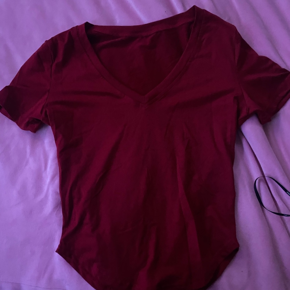 SHEIN Deep Red V-Neck Short Sleeve Tee